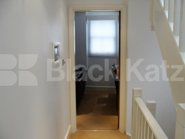 			3 Bedroom, 1 bath, 1 reception Apartment			 Lower Marsh , Waterloo